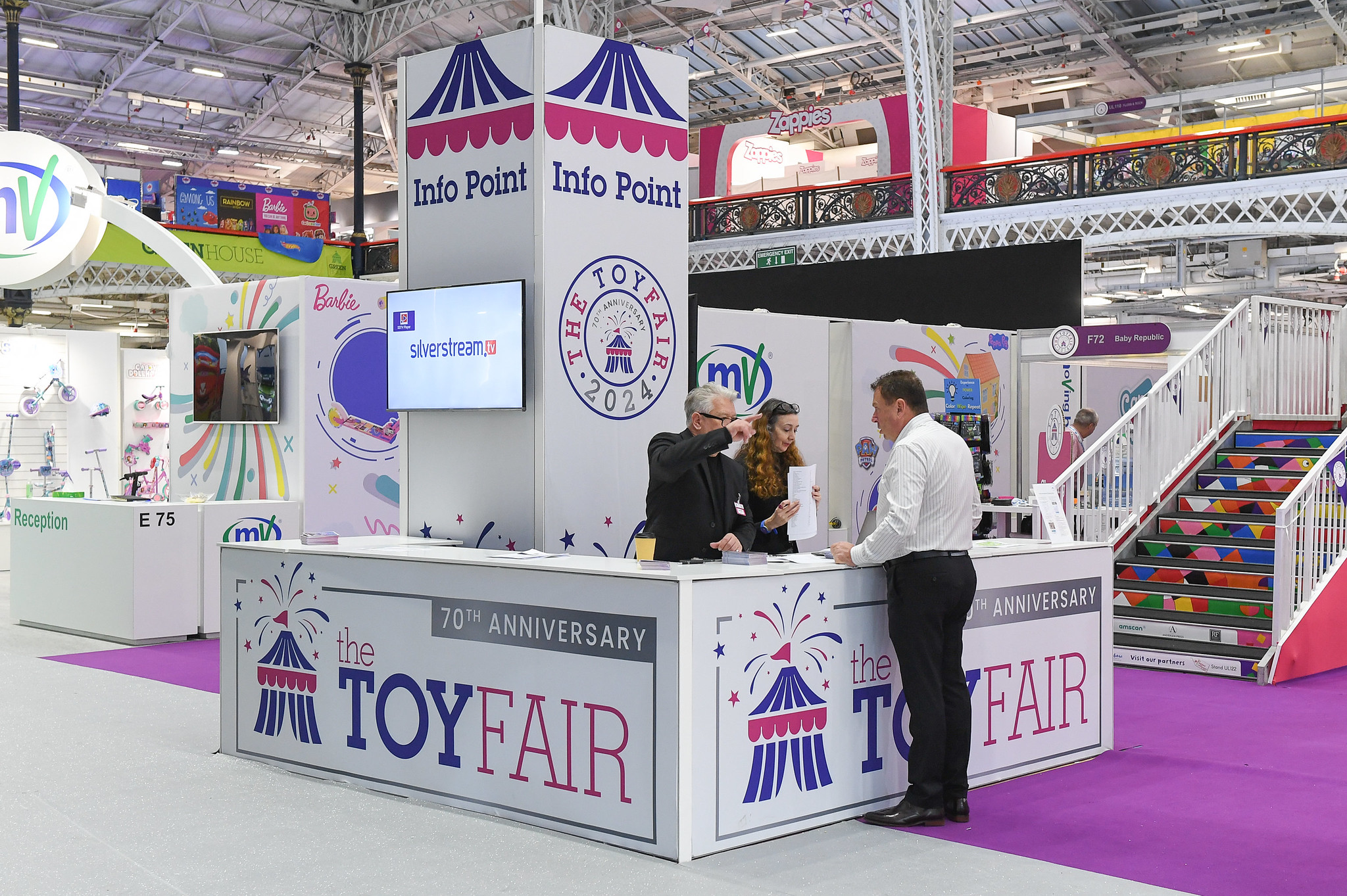 تصميم وبناء منطقة الميزات